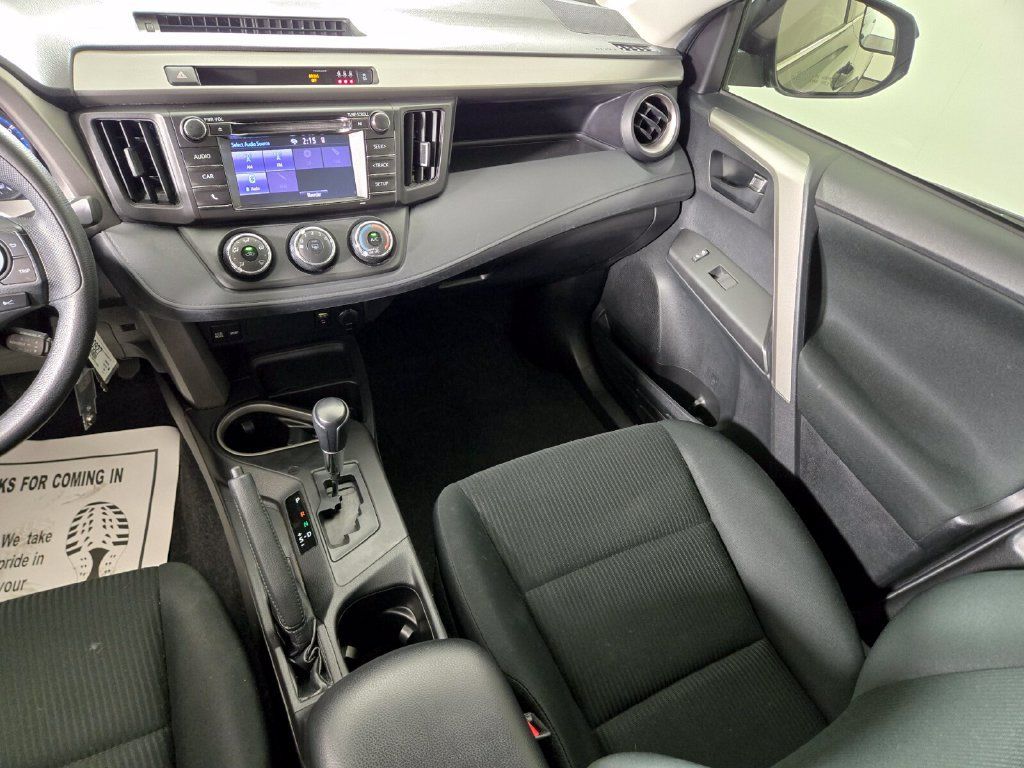 Used 2018 Toyota RAV4 LE w/ Carpet Mat Package FWD image 19