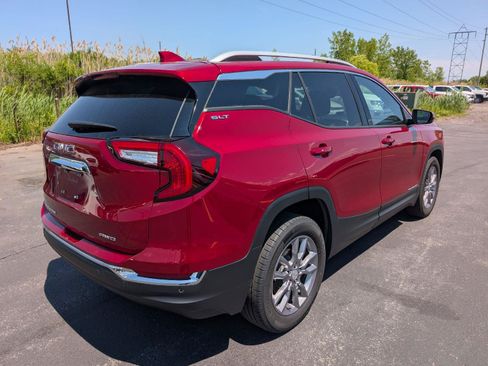 Used 2024 GMC Terrain SLT w/ LPO, Floor Liner Package AWD/4WD image 7