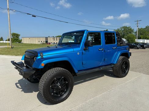 Used 2014 Jeep Wrangler Unlimited Sahara w/ Dual Top Group image 1