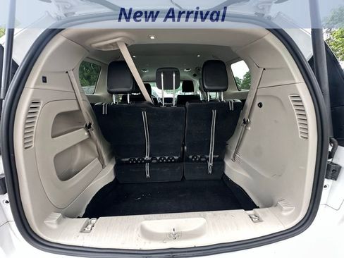 Used 2024 Chrysler Pacifica Touring-L FWD image 8