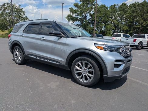 Used 2021 Ford Explorer Limited w/ Equipment Group 301A RWD image 2