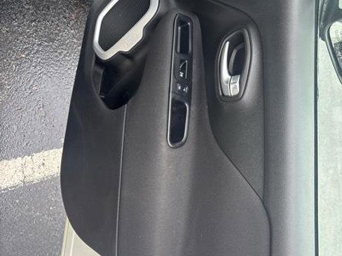 Used 2019 Jeep Renegade Latitude w/ Cold Weather Group image 32