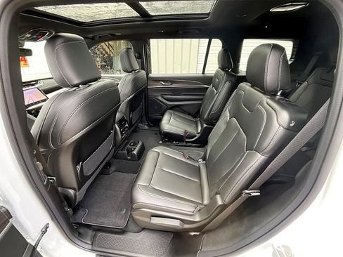 New 2025 Jeep Grand Cherokee L Limited image 32