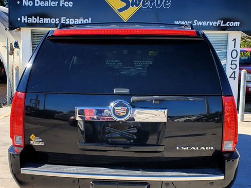 Used 2011 Cadillac Escalade 2WD image 12