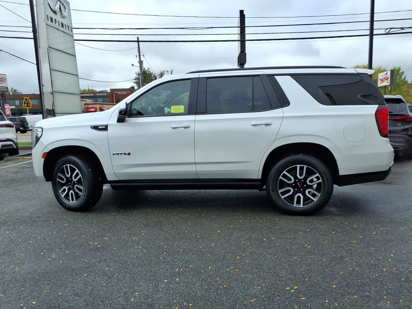 Used 2024 GMC Yukon AT4 w/ AT4 Premium Plus Package AWD/4WD image 8