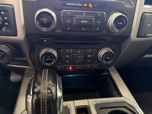 Used 2018 Ford F150 Lariat w/ Equipment Group 502A Luxury AWD/4WD image 19