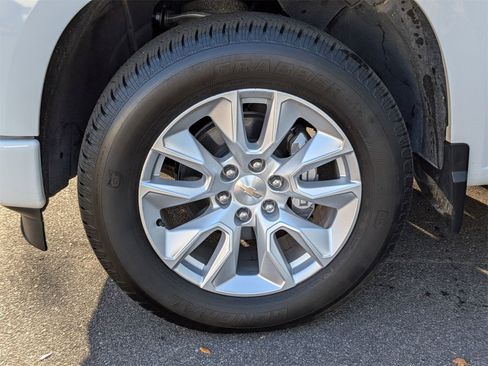 Used 2024 Chevrolet Silverado 1500 Custom image 10