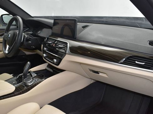 Used 2022 BMW 540i w/ Premium Package image 22