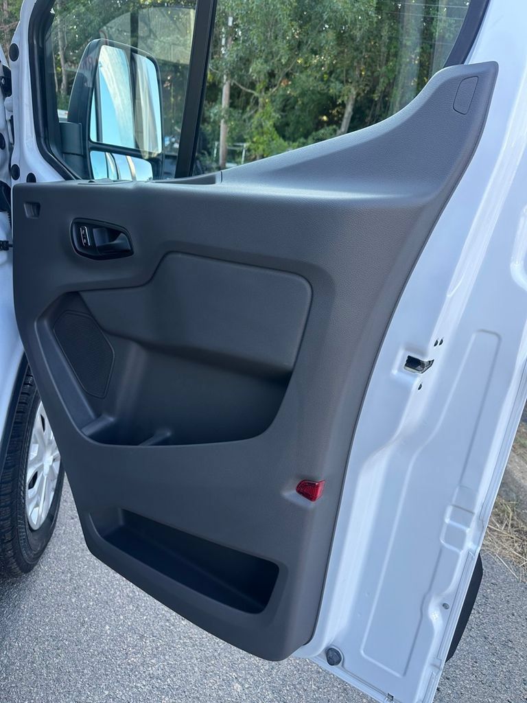 Used 2024 Ford E-Transit Low Roof RWD image 29