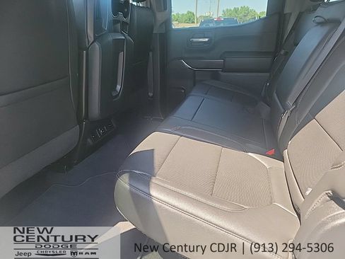 Used 2020 GMC Sierra 1500 SLT w/ Driver Alert Package II AWD/4WD image 18