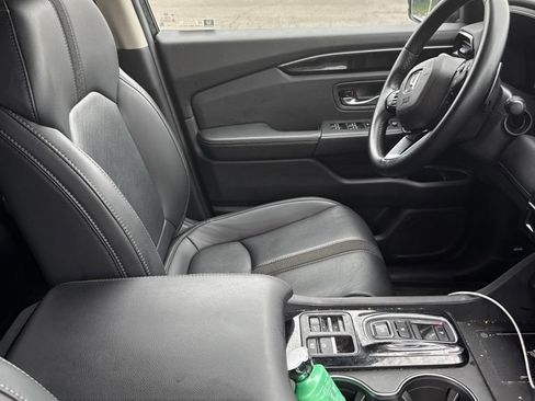 Used 2025 Honda Pilot EX-L image 9