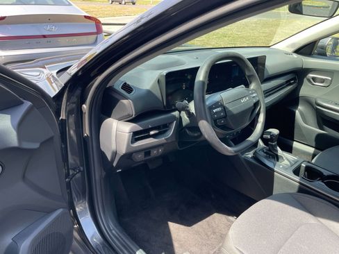 Used 2025 Kia K4 LXS image 33
