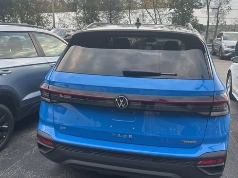 Used 2025 Volkswagen Taos SE image 5