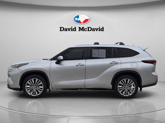 Used 2024 Toyota Highlander Platinum FWD video 2