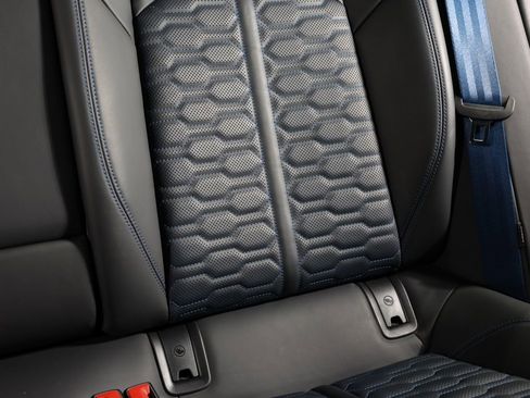 Used 2025 Audi RS 6 performance w/ Blue RS Design Package Plus image 33