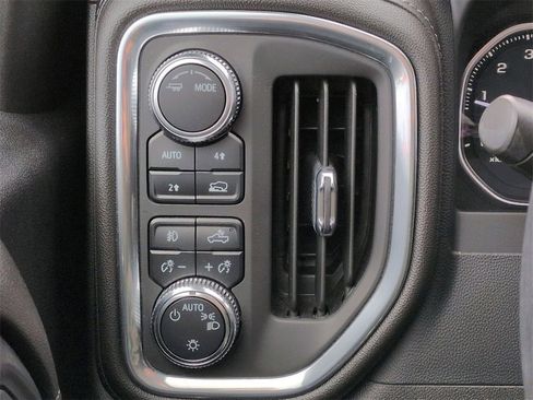 Used 2022 GMC Sierra 1500 Elevation image 18