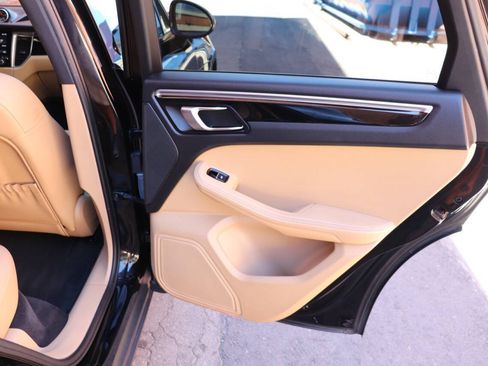 Used 2017 Porsche Macan AWD/4WD image 46