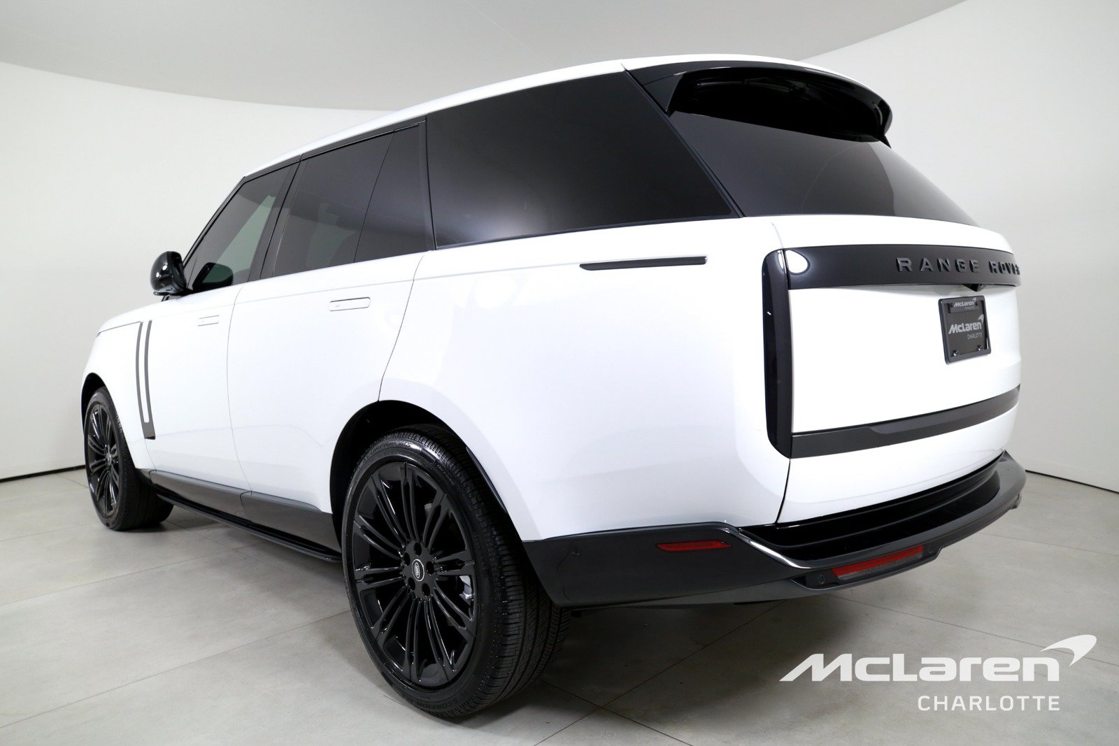 Used 2025 Land Rover Range Rover SE AWD/4WD image 6