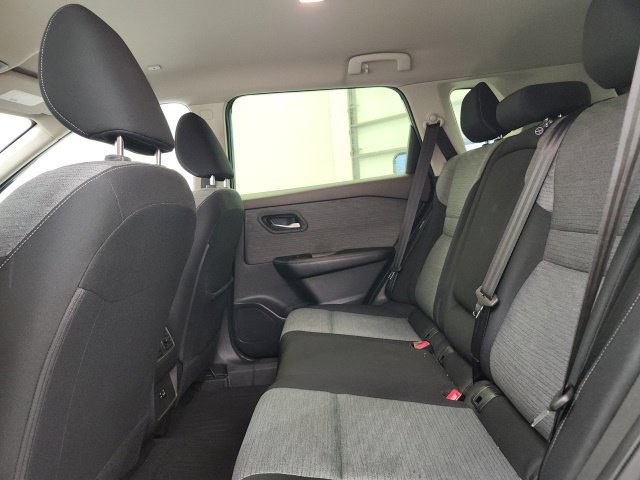 Used 2023 Nissan Rogue SV FWD image 10