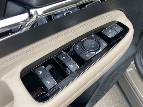 New 2025 Lincoln Corsair Reserve image 11