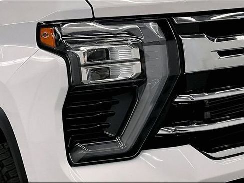 Used 2025 Chevrolet Silverado 3500 LTZ AWD/4WD image 33