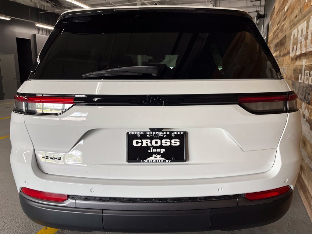 New 2026 Jeep Grand Cherokee Altitude AWD/4WD image 18