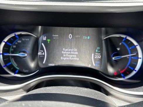 Used 2022 Chrysler Pacifica Touring-L w/ Uconnect Theater Family Group FWD image 7