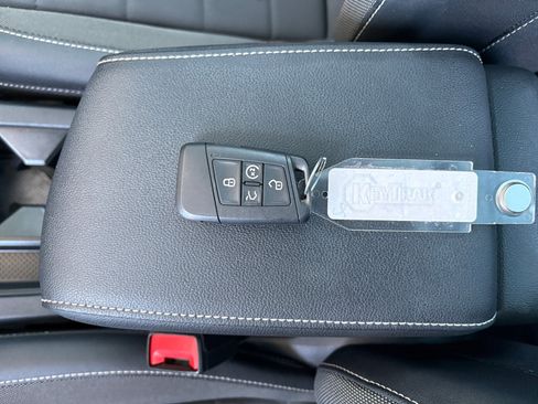 Certified 2023 Volkswagen Taos SE w/ Panoramic Sunroof Package image 28