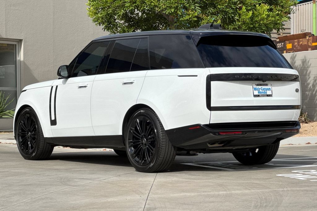 Used 2023 Land Rover Range Rover SE AWD/4WD image 3