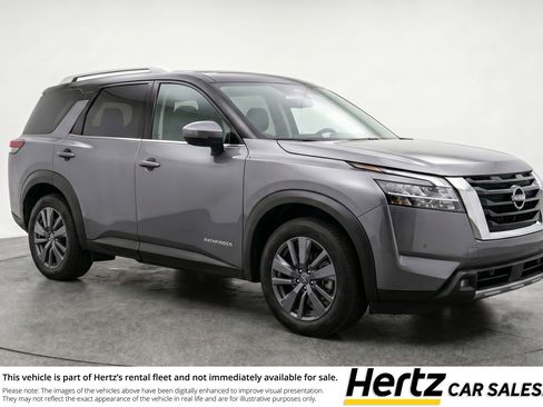 Used 2025 Nissan Pathfinder SV FWD image 1