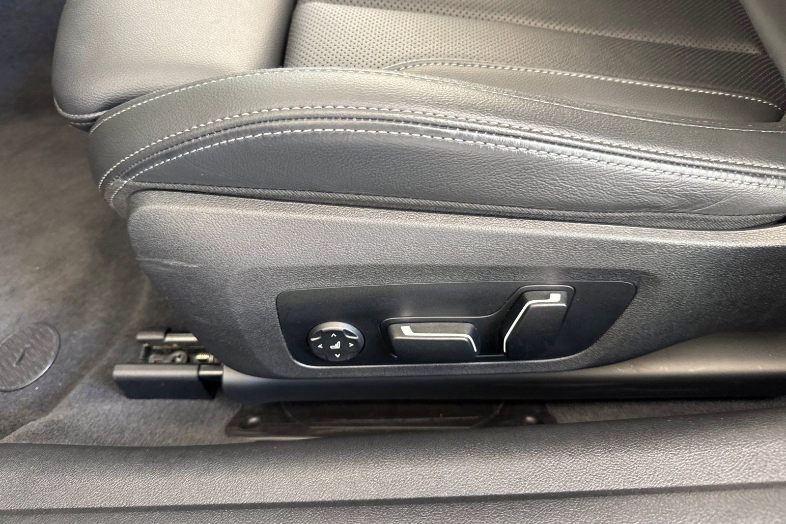 Used 2025 BMW 430i Convertible w/ Convenience Package RWD image 15