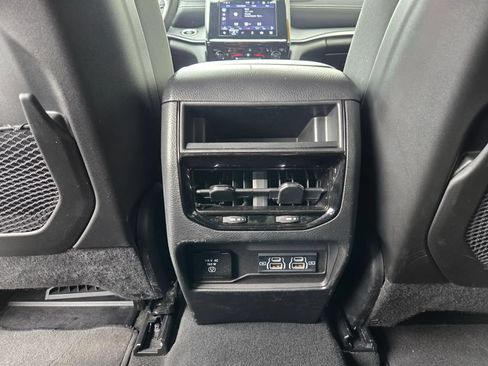 Used 2024 Jeep Grand Cherokee Laredo w/ Luxury Tech Group I AWD/4WD image 35