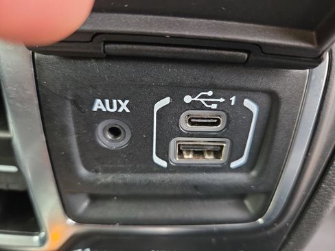 Used 2023 Jeep Wrangler Unlimited Sahara w/ Cold Weather Group AWD/4WD image 22