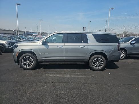 New 2026 Chevrolet Suburban LT w/ Comfort Package AWD/4WD image 9