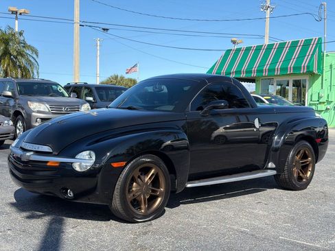 Used 2005 Chevrolet SSR w/ Preferred Equipment Group image 1