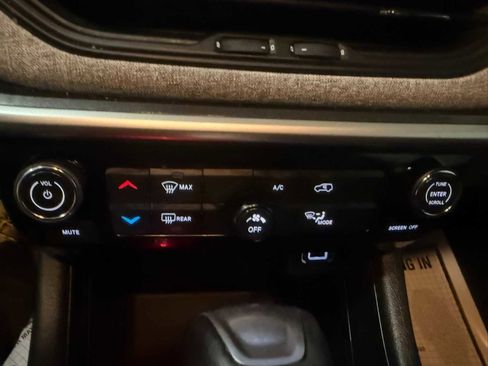 Used 2023 Jeep Compass Latitude image 33