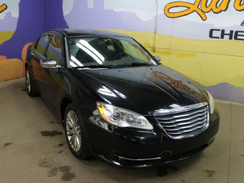 Used 2012 Chrysler 200 Limited FWD image 2