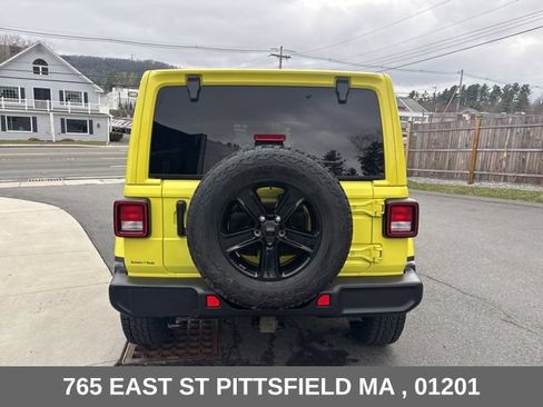 Used 2022 Jeep Wrangler Unlimited Sahara AWD/4WD image 16
