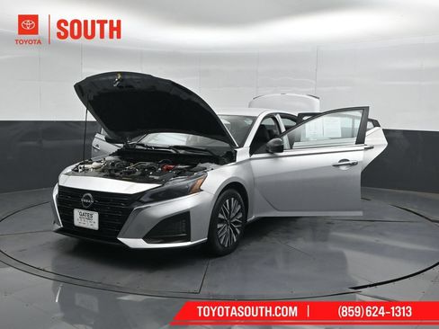 Used 2024 Nissan Altima 2.5 SV AWD/4WD image 53