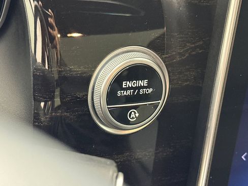 Used 2025 Mercedes-Benz GLC 300 4MATIC image 21