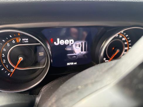 Used 2023 Jeep Gladiator Sport AWD/4WD image 13