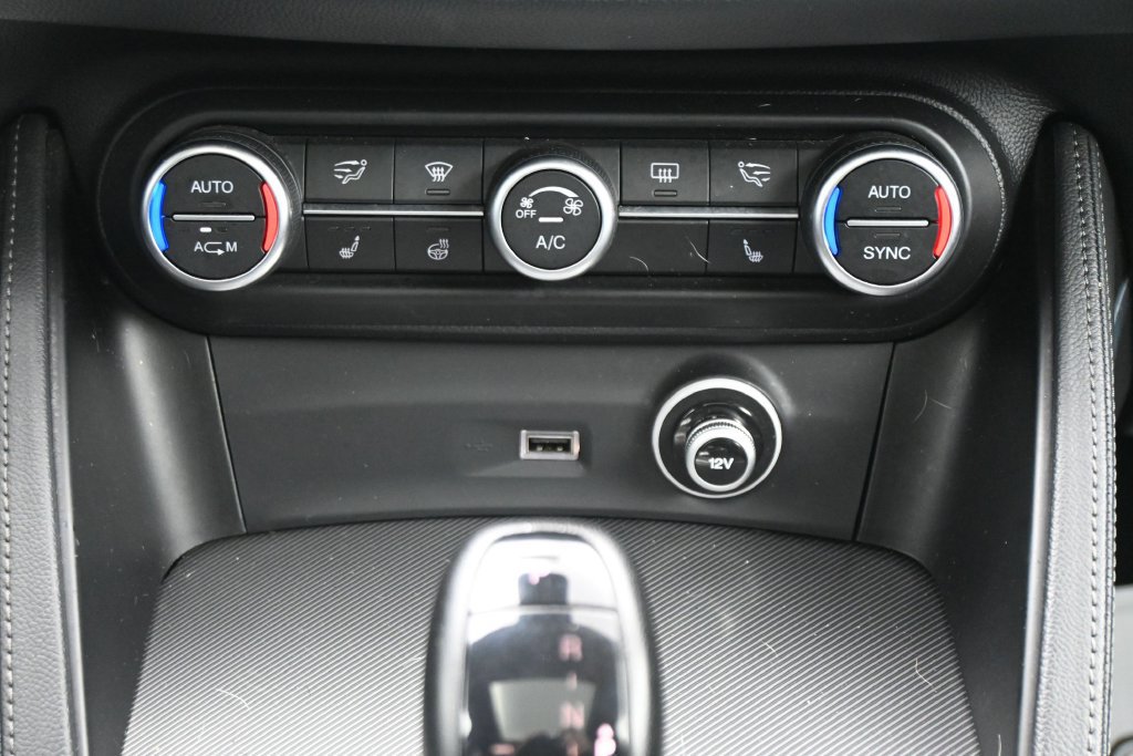 Used 2019 Alfa Romeo Stelvio Ti w/ TI Performance Package AWD/4WD image 21