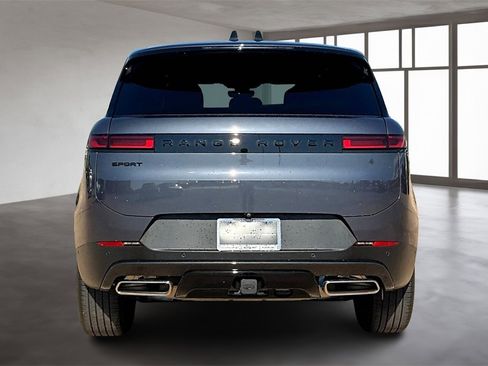 Used 2025 Land Rover Range Rover Sport SE image 4