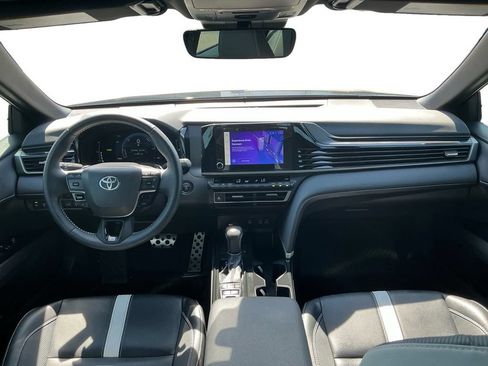 Used 2025 Toyota Camry SE w/ Convenience Package FWD image 17