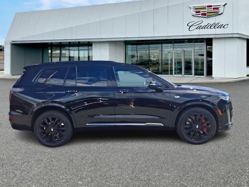 Certified 2024 Cadillac XT6 Sport w/ Technology Package image 6