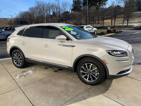 Used 2022 Lincoln Nautilus AWD image 7