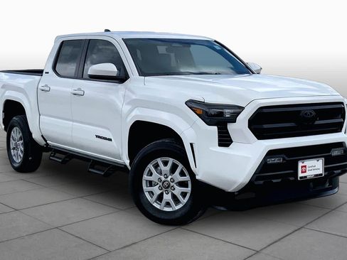 Used 2026 Toyota Tacoma SR5 RWD image 3