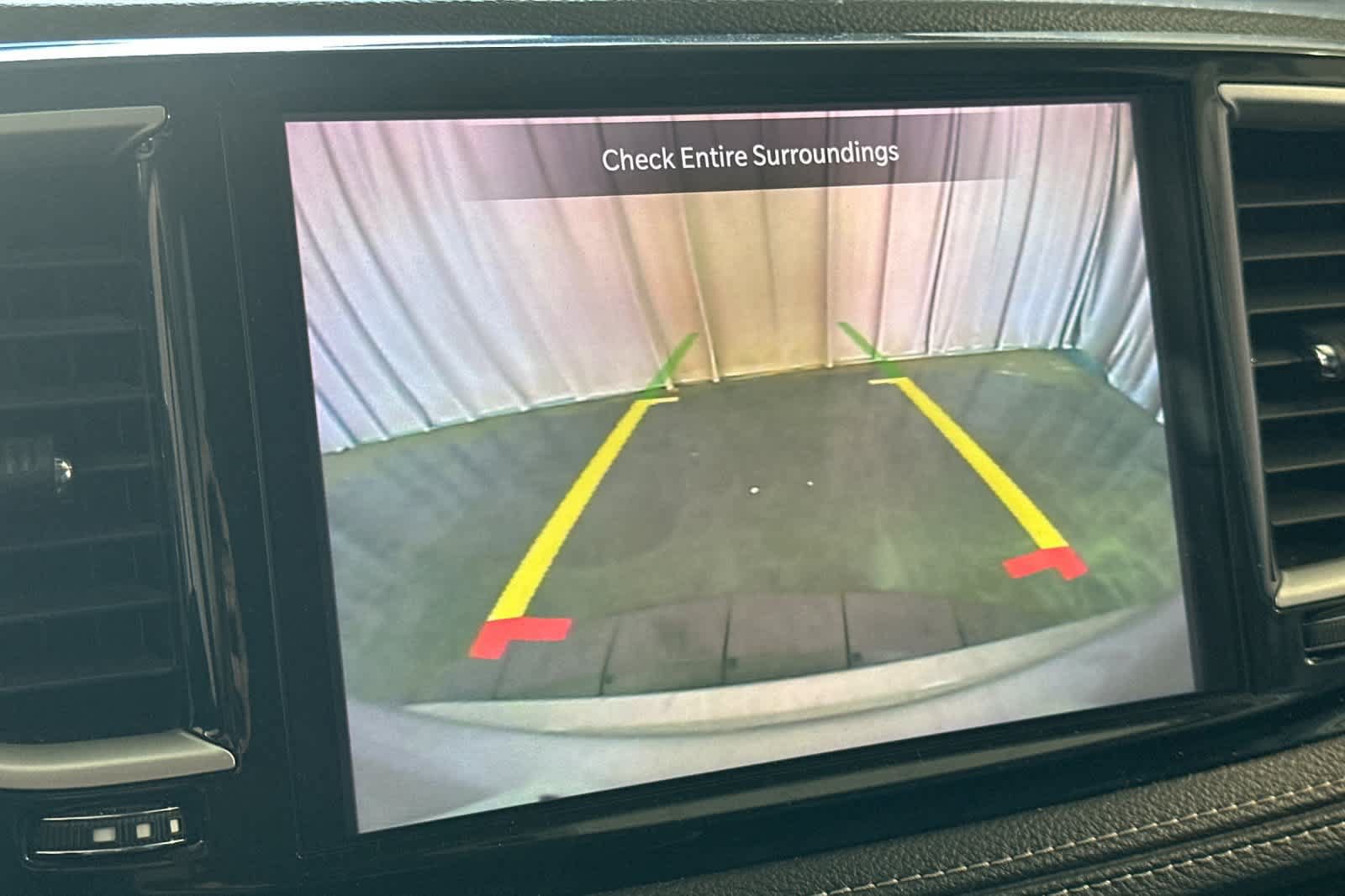 Used 2024 Chrysler Pacifica Limited FWD image 23