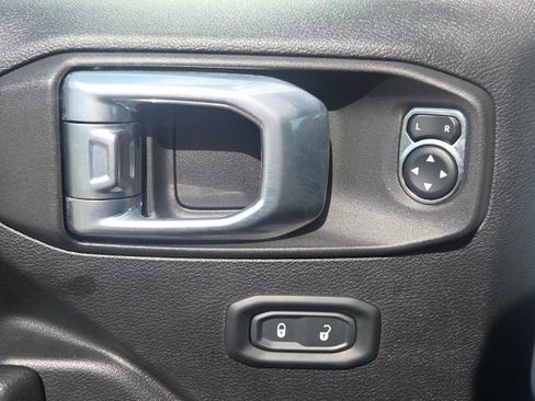 Used 2022 Jeep Wrangler Unlimited Sport AWD/4WD image 19