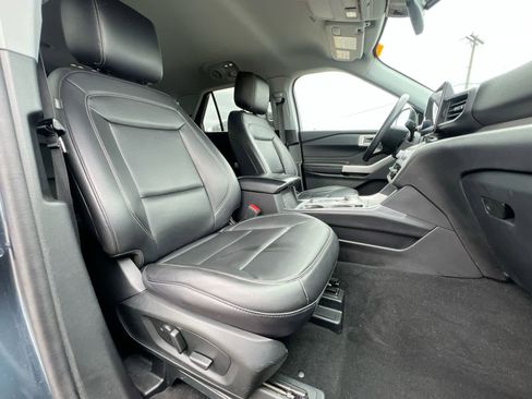 Used 2023 Ford Explorer XLT w/ Equipment Group 202A AWD/4WD image 21